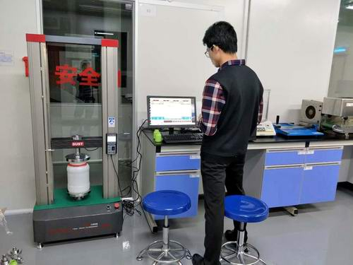 南方包裝的試驗機測試現場